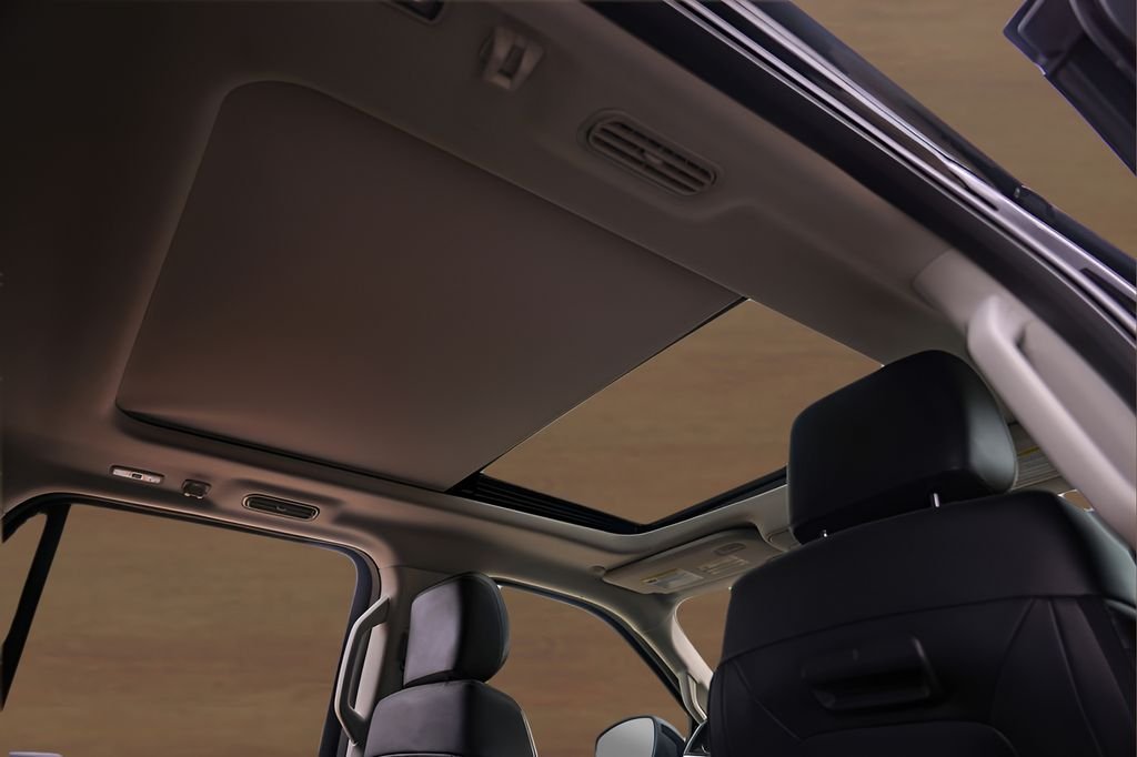Used 2025 Black Ford Platinum image 29