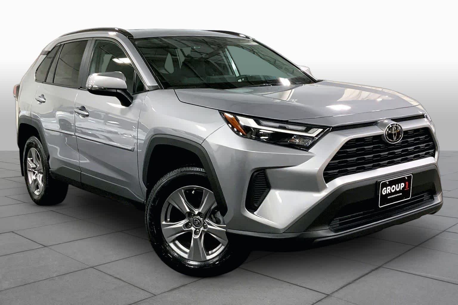 2025 Toyota RAV4 XLE - Photo 5
