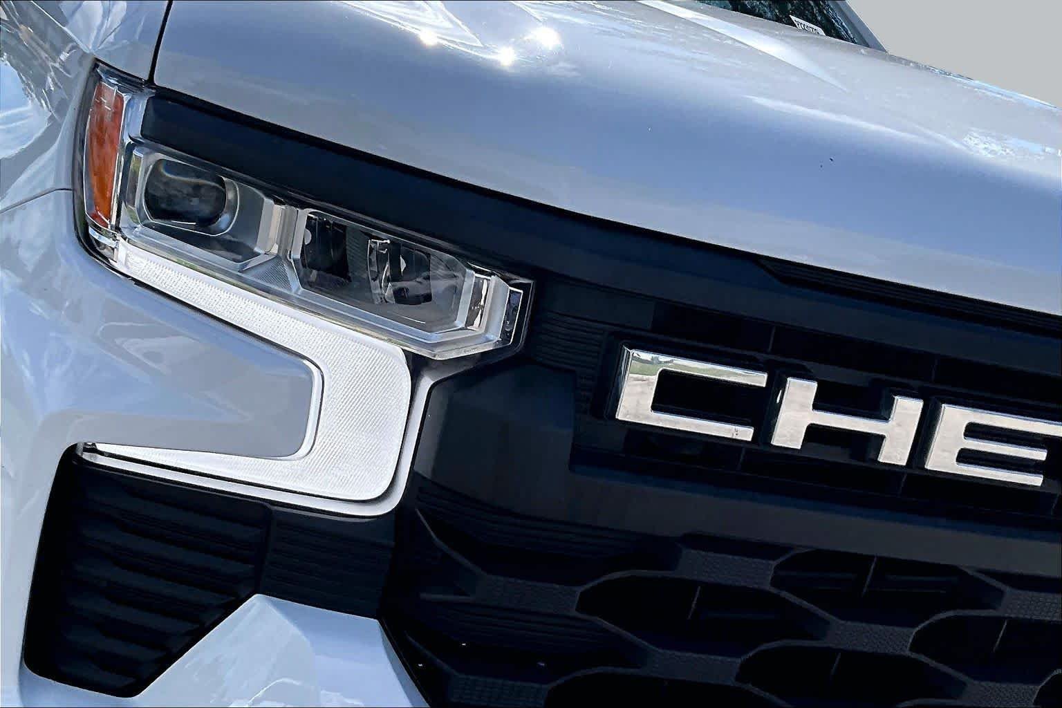 Used 2023 Summit White Chevrolet LT image 28