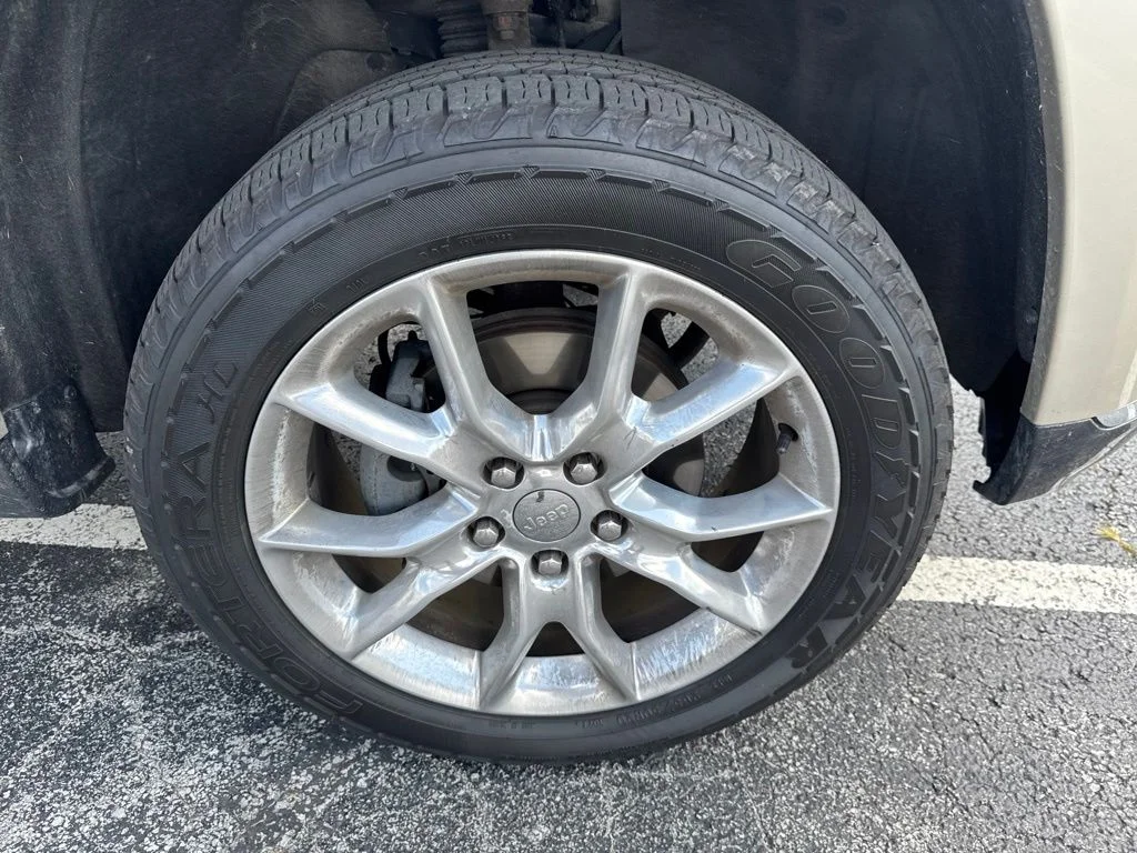 Used 2014 Beige Jeep Summit image 39