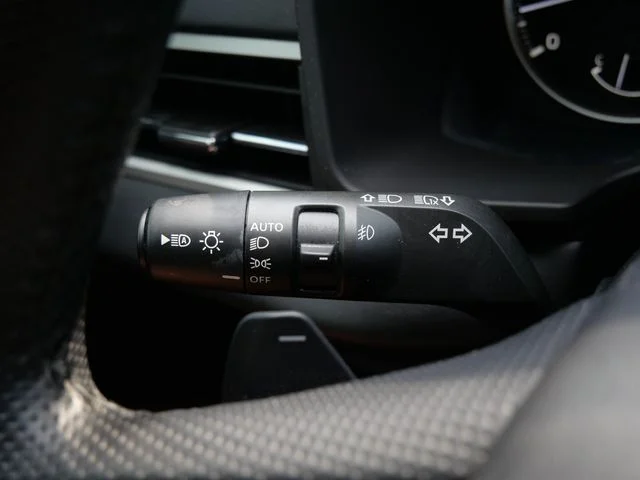 Used 2022 Cosmic Blue Metallic Mitsubishi SEL image 19