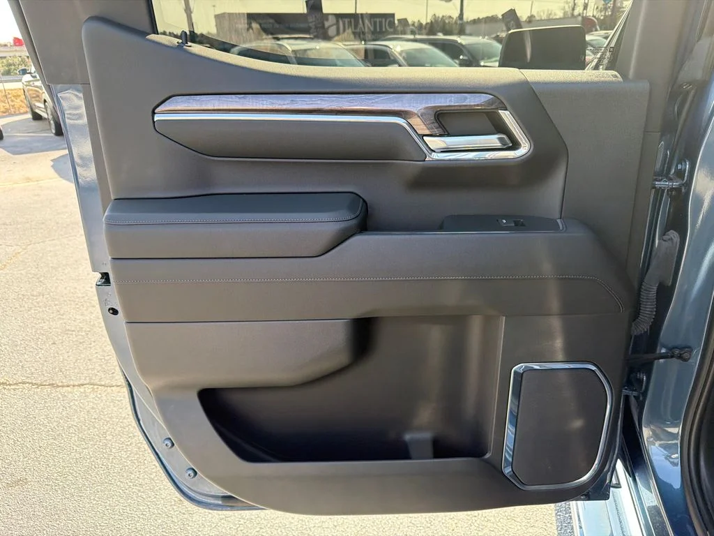 Used 2024 Blue Chevrolet LTZ image 21