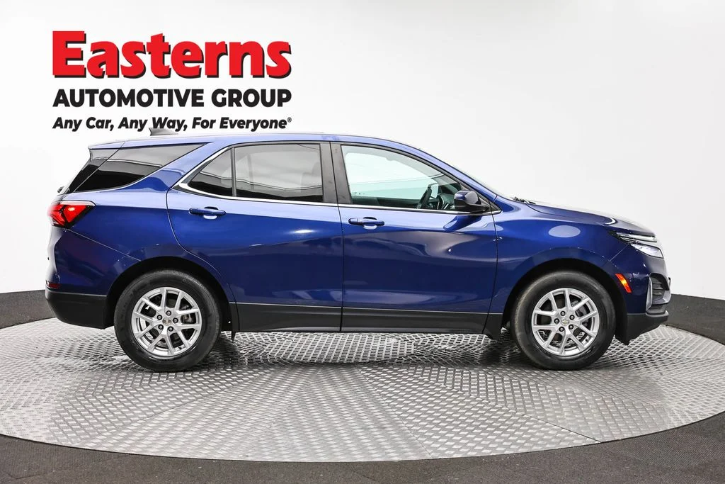 Used 2022 Blue Chevrolet LT image 4