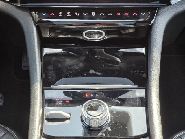 New 2027 High-Gloss Black Paint Jeep Limited image 11