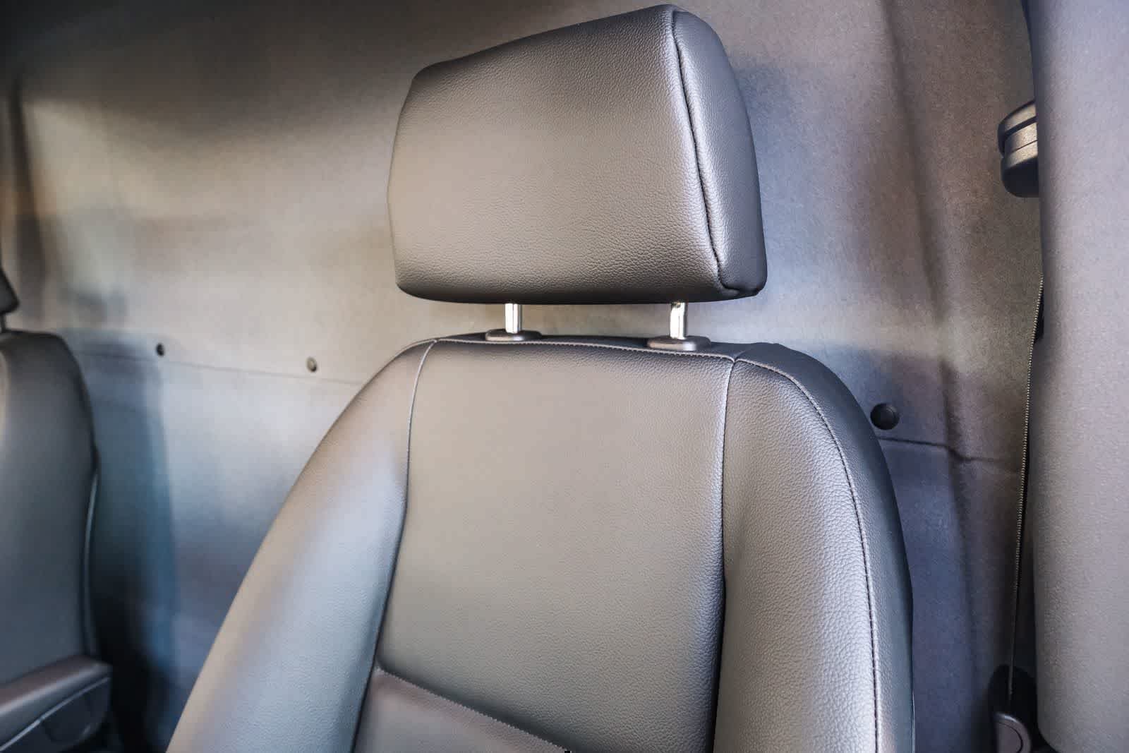 New 2025 Arctic+White Mercedes-Benz Cargo 170WB High Roof 113kw Battery RWD SO Motor image 23
