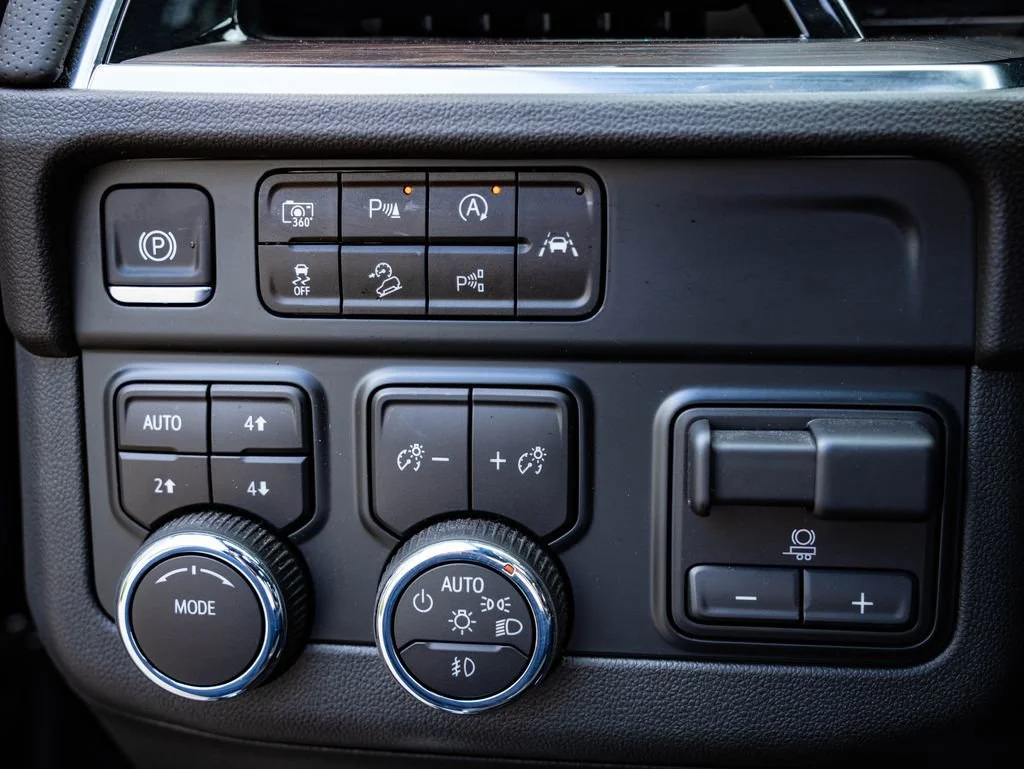 Used 2025 Black Chevrolet Premier image 29