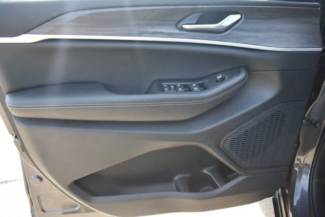 New 2026 Gray Jeep Altitude image 10