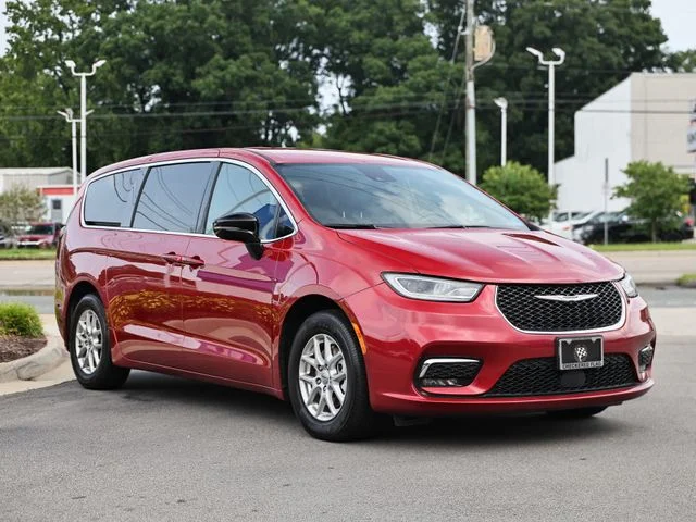 Used 2025 Red Hot Pearlcoat Chrysler Select image 12