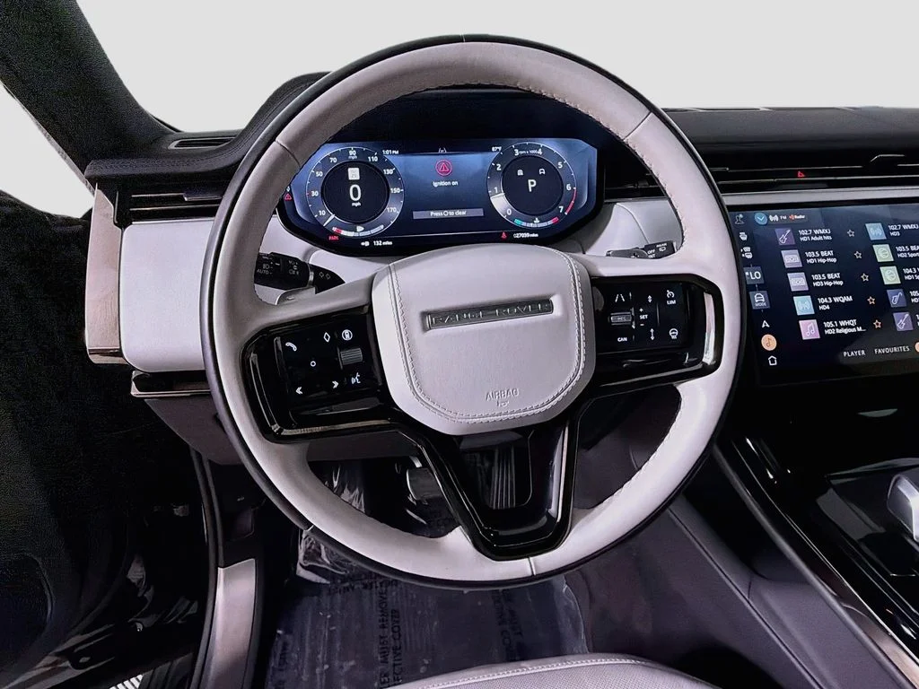 Used 2024 Black Land Rover Dynamic SE image 11