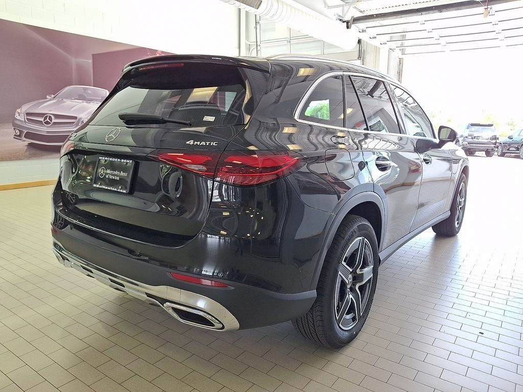 New 2026 Obsidian Black Metallic Mercedes-Benz GLC 300 image 4