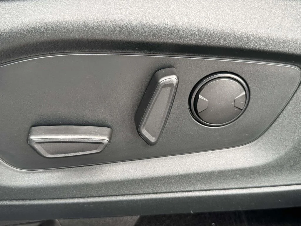 Used 2020 Black Ford XLT image 26
