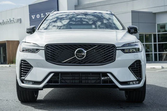 New 2026 Crystal White Volvo Ultra image 2
