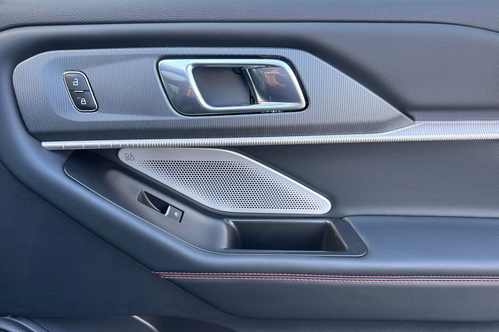 2026 Ford Explorer ST - Photo 21
