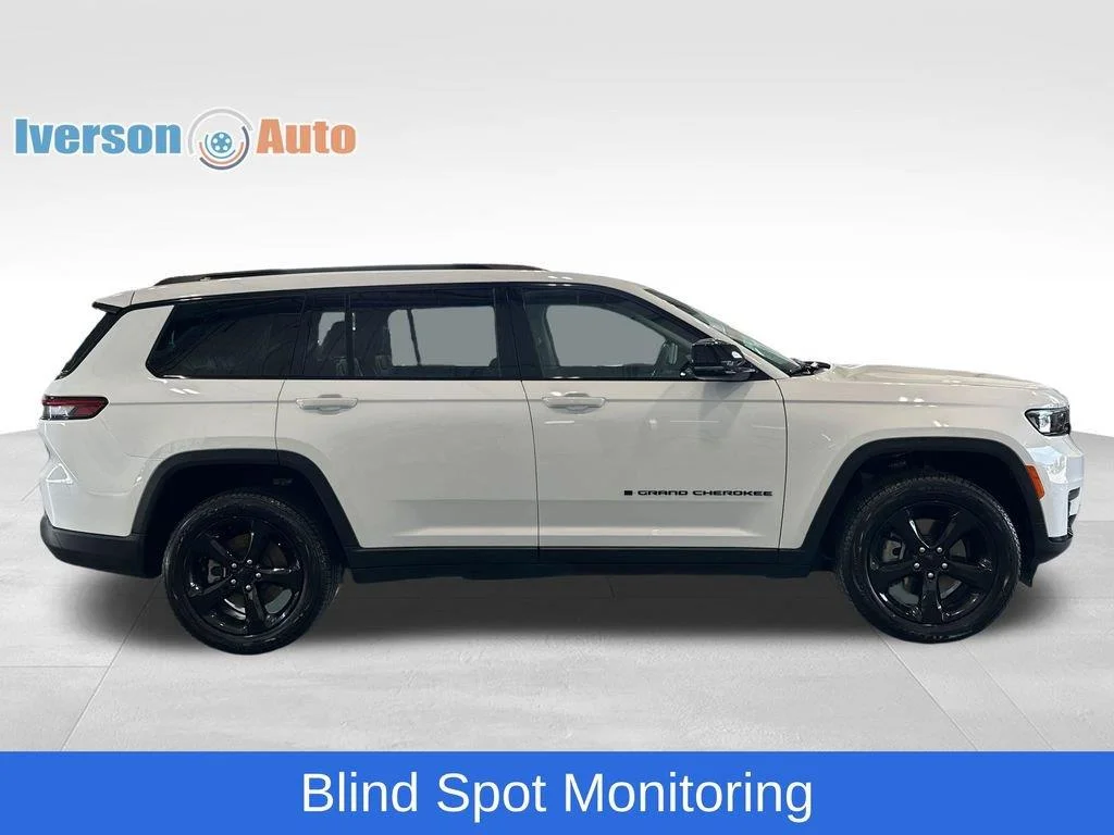 Used 2023 Bright White Clearcoat Jeep Limited image 10