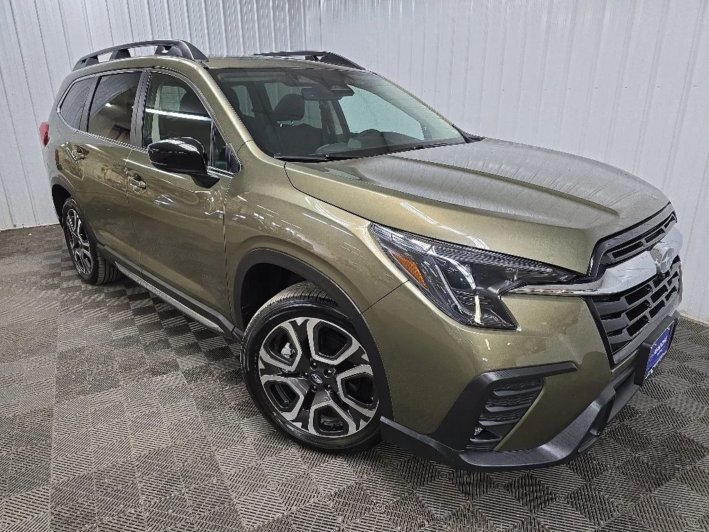 Used 2025 Green Metallic Subaru Limited image 7