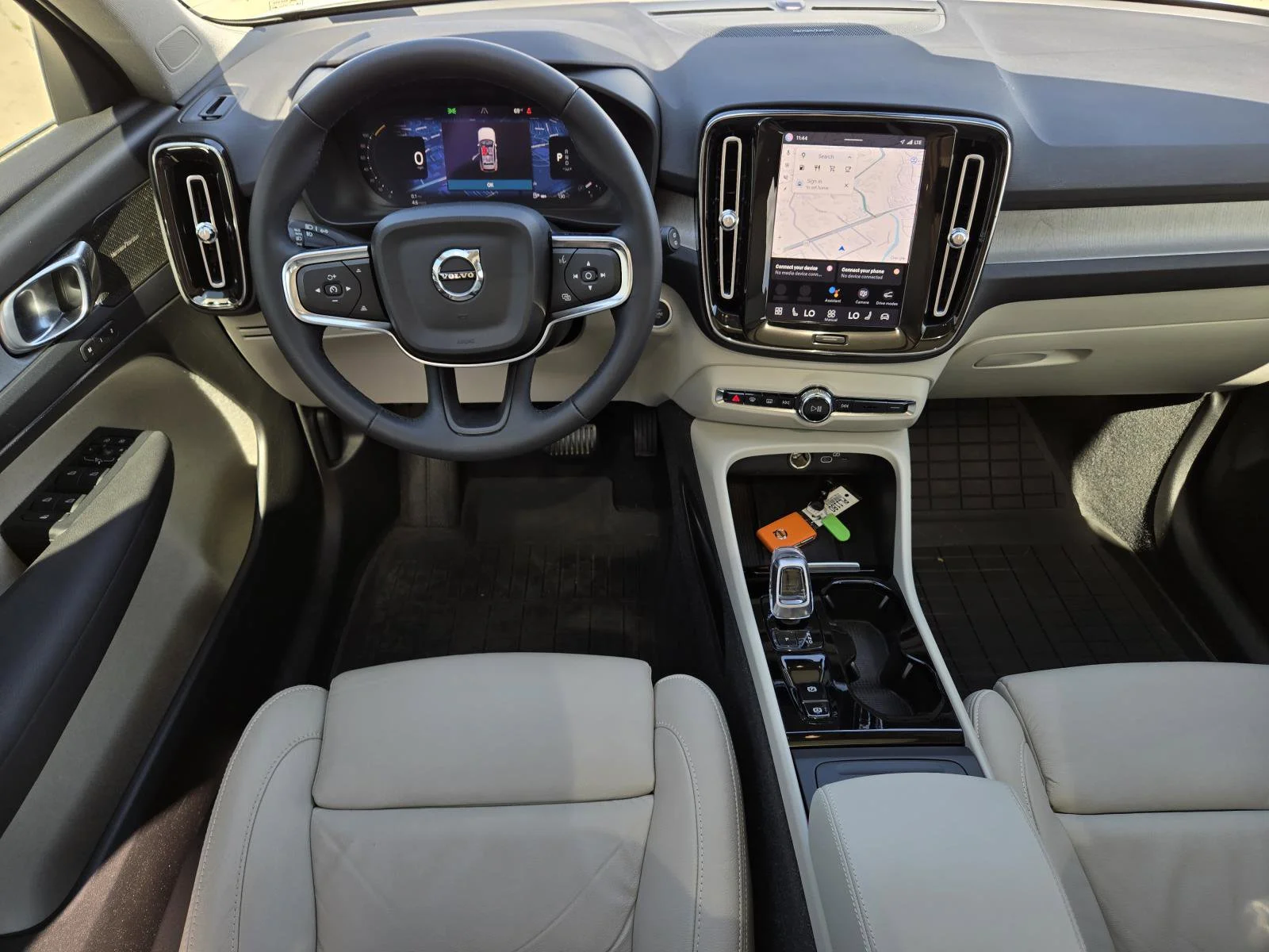 Used 2023 Crystal White Volvo Ultimate Bright Theme image 33
