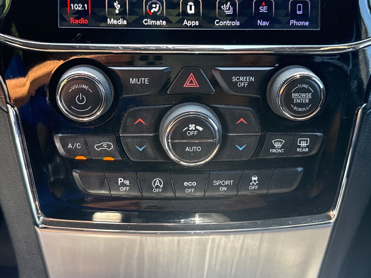 Used 2019 Red Jeep Laredo E image 24