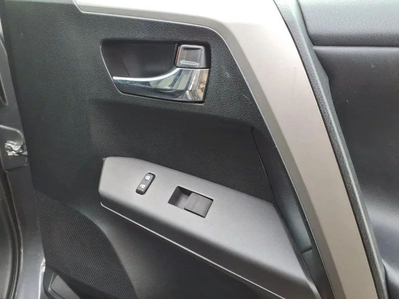 Used 2018 Gray Toyota XLE Sport Utility 4D image 12