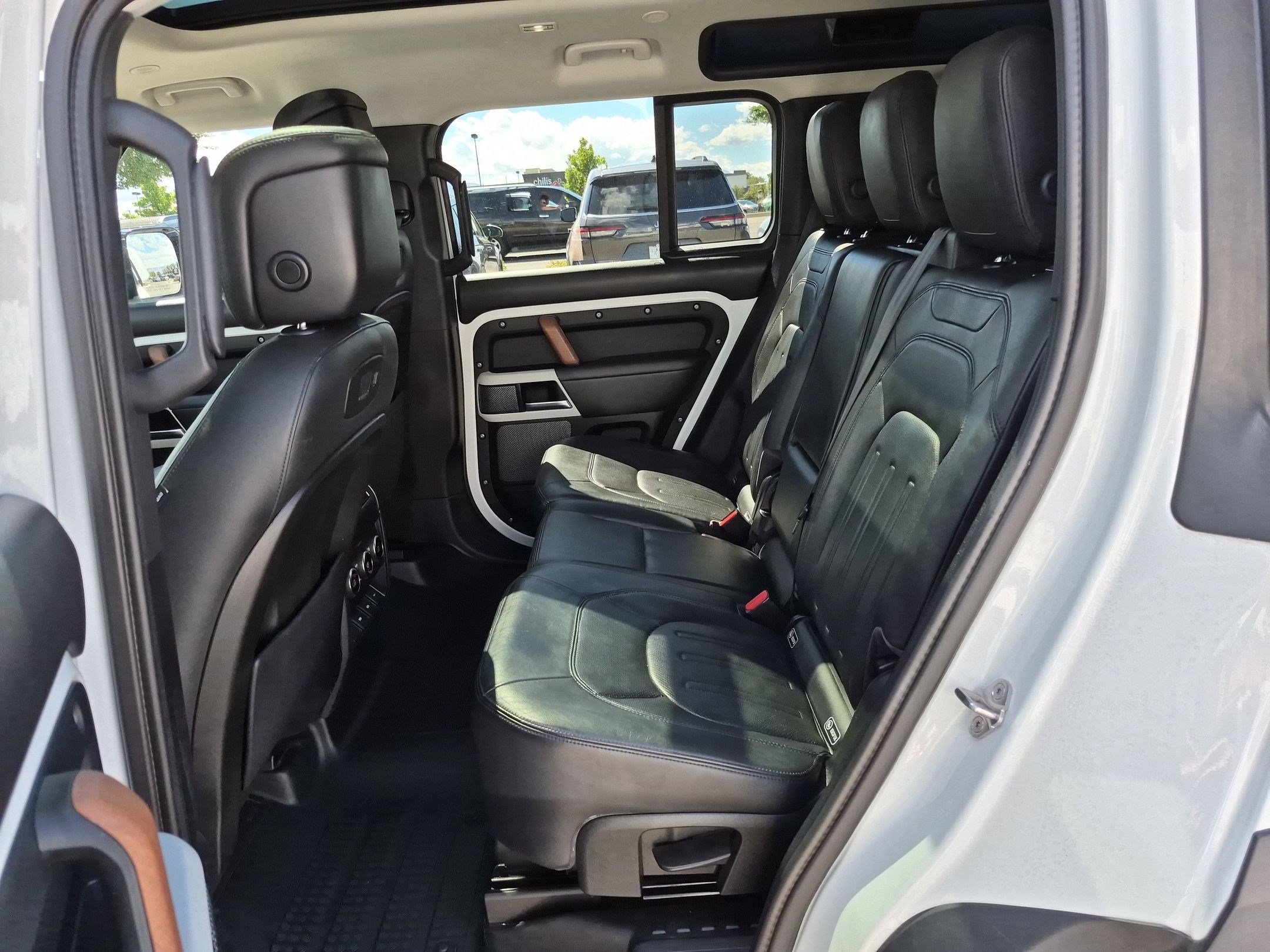 Used 2020 Fuji White Land Rover HSE image 27