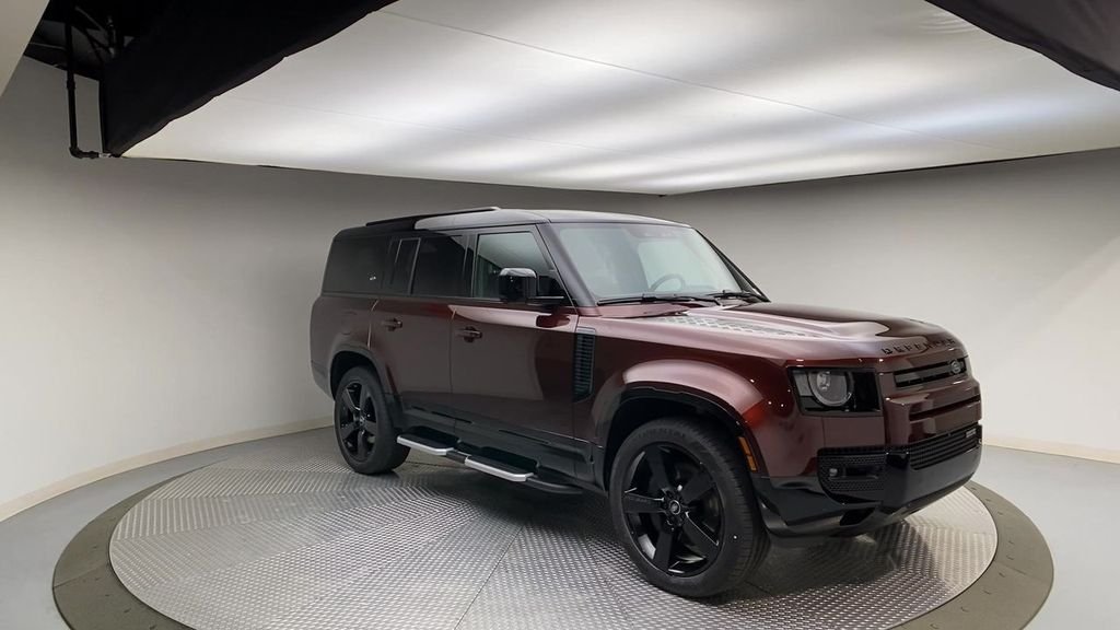 Used 2023 Sedona Red Land Rover X-Dynamic SE image 2