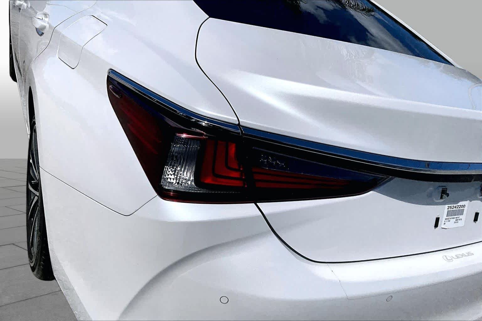 Used 2025 Eminent White Pearl Lexus  image 29