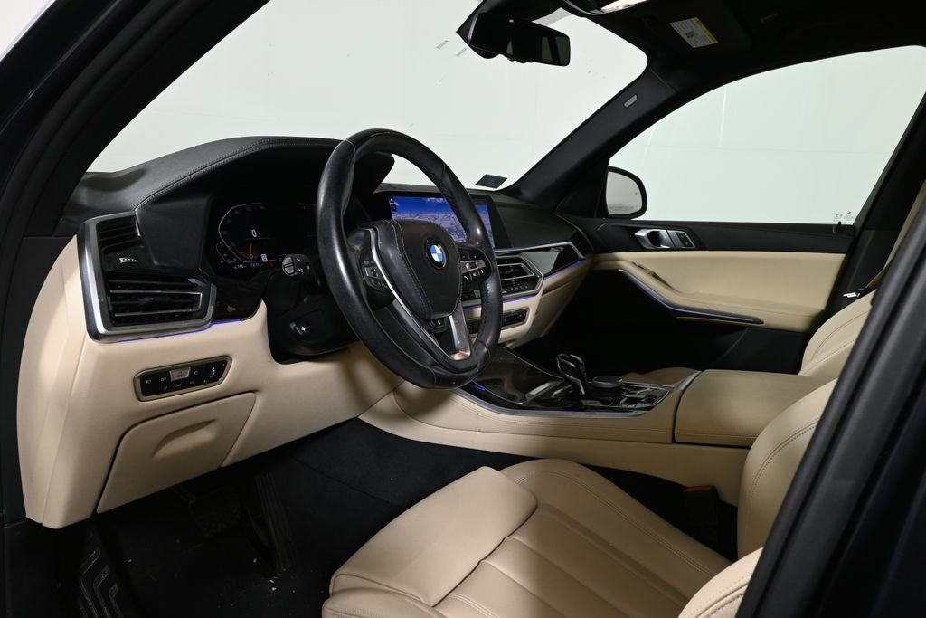 Used 2019 Gray BMW xDrive40i image 4