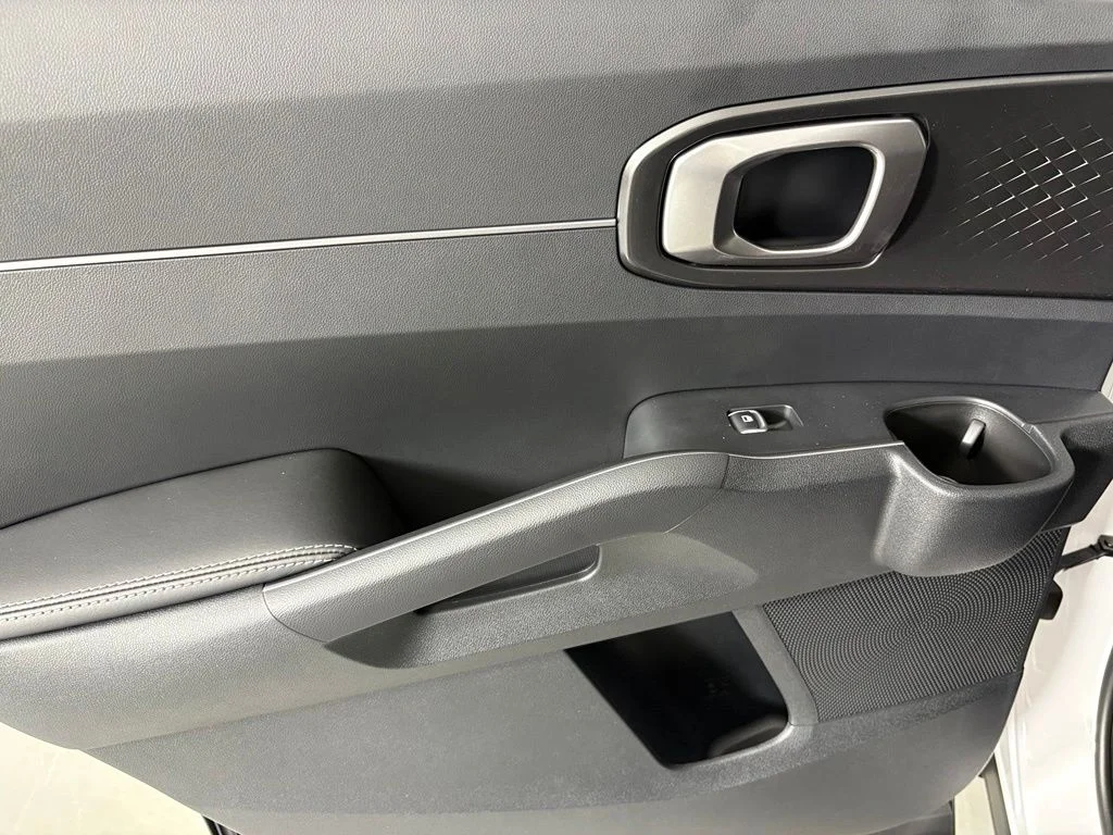 New 2026 Glacial White Pearl Kia LX image 35