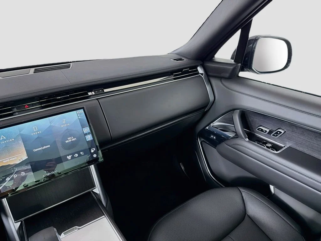 New 2026 Santorini Black Land Rover SE 7 Seats image 25