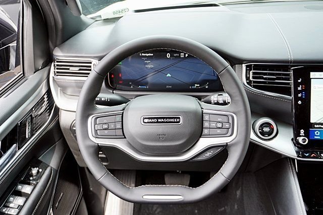 New 2026 Bright White Clear-Coat Exterior Paint Jeep Limited Reserve image 27