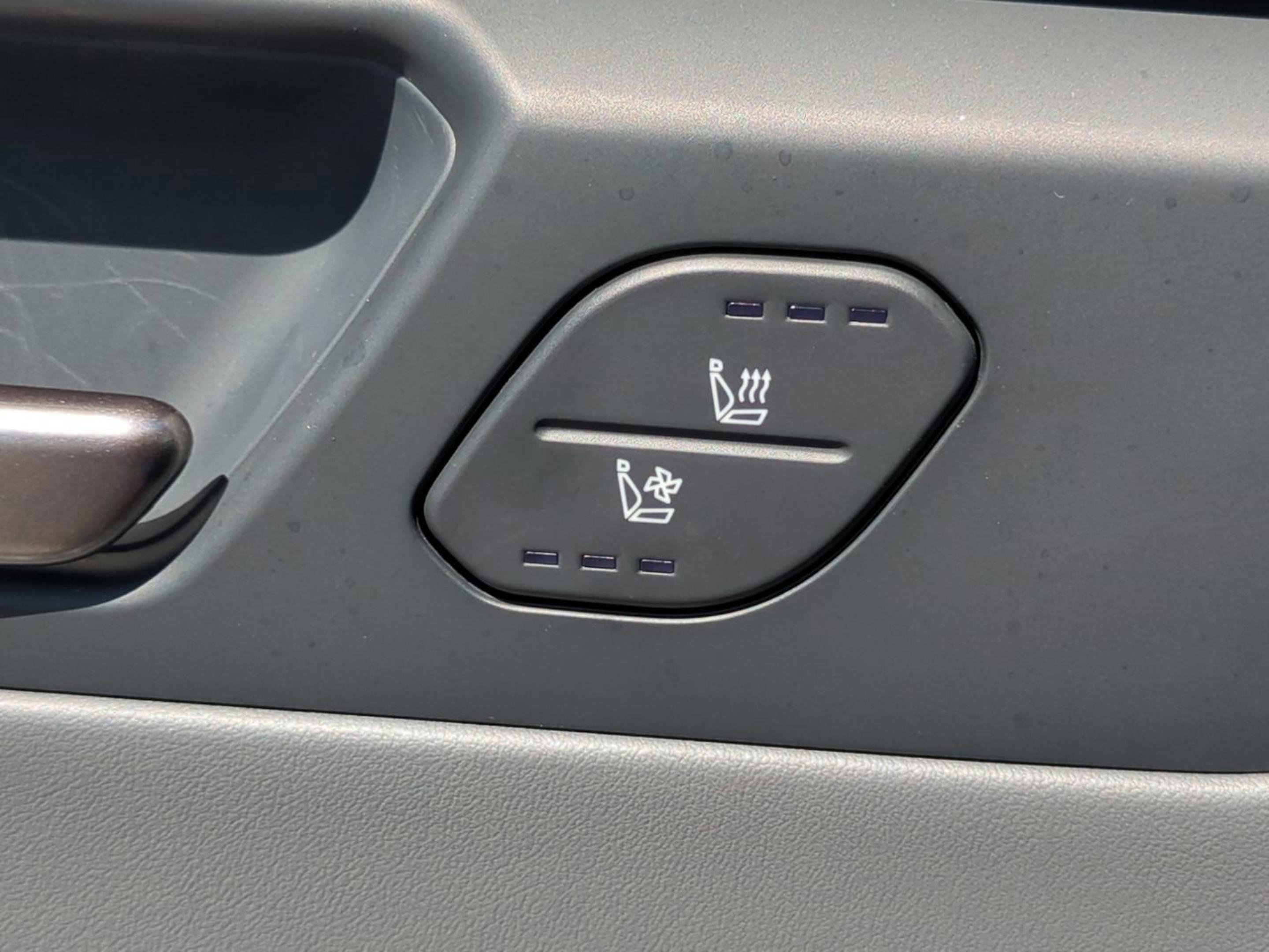 2026 Kia EV9 Light - Photo 25