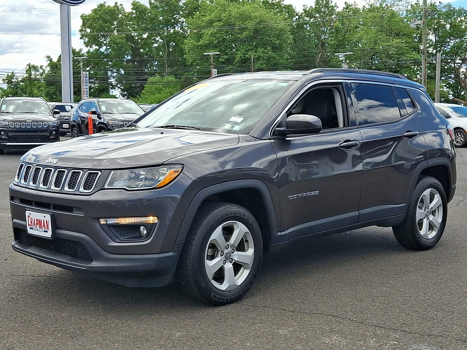 Used 2020 Granite Crystal Clearcoat Metallic Jeep Latitude image 3