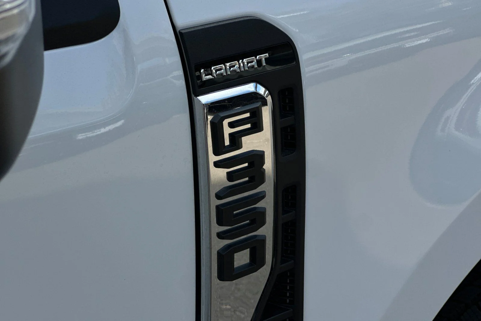 New 2026 Star White Metallic Tri-Coat Ford F-350® Lariat® image 24