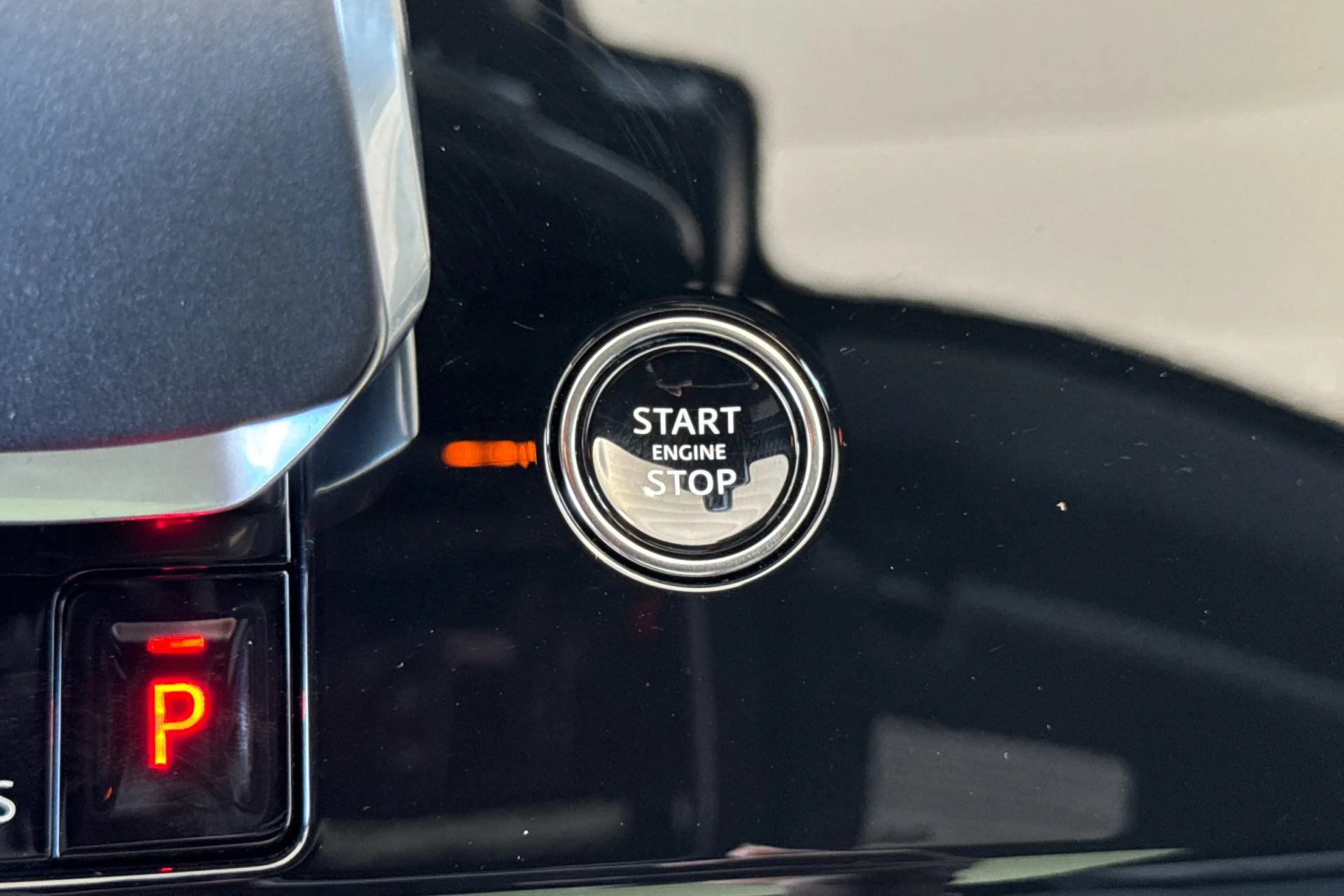 New 2026 Santorini Black Land Rover SE image 25
