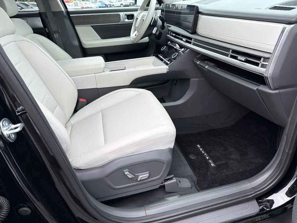 Used 2025 Black Hyundai Limited image 13