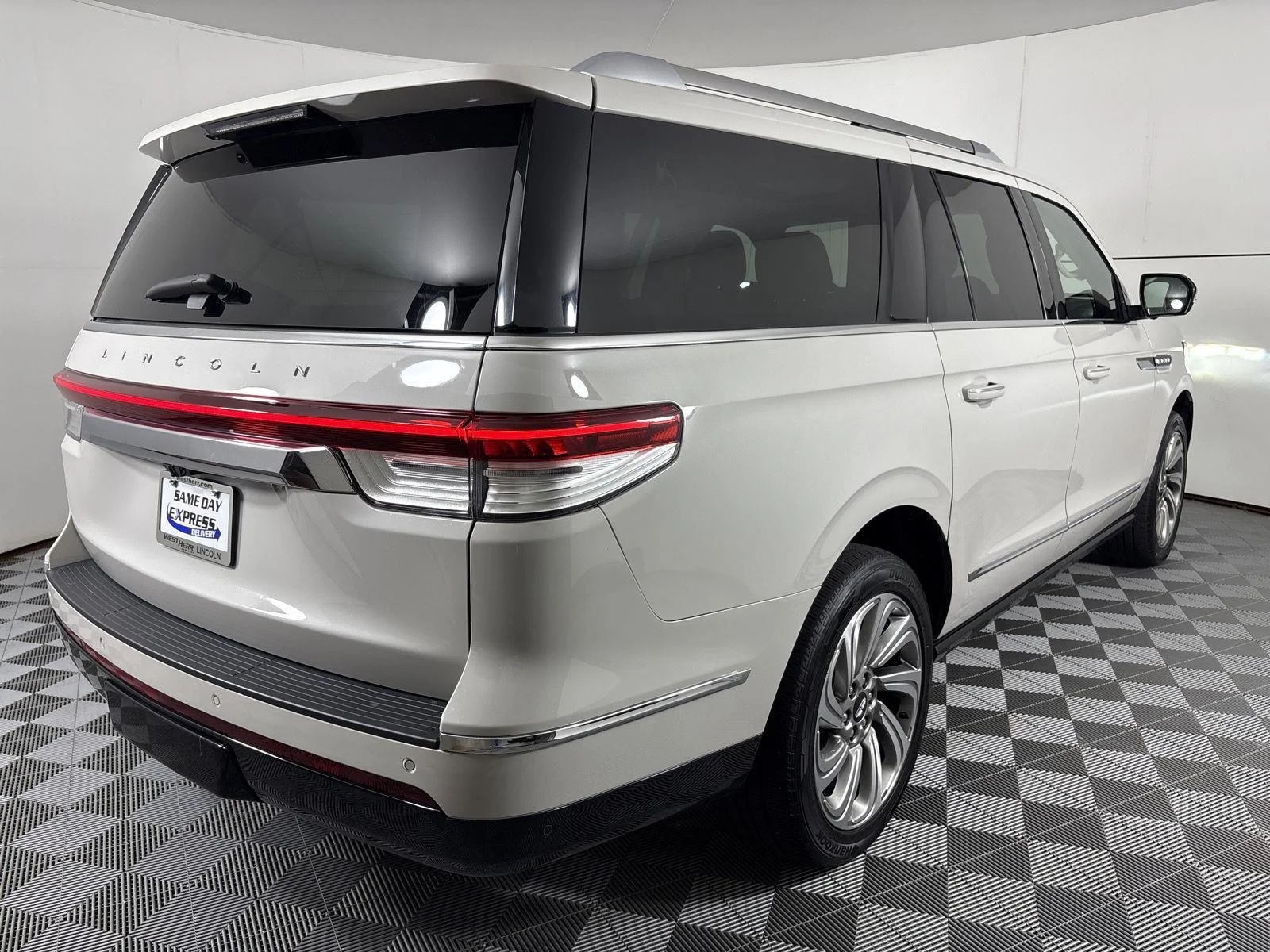 Used 2022 Ceramic Pearl Metallic Tri-Coat Lincoln Reserve image 27