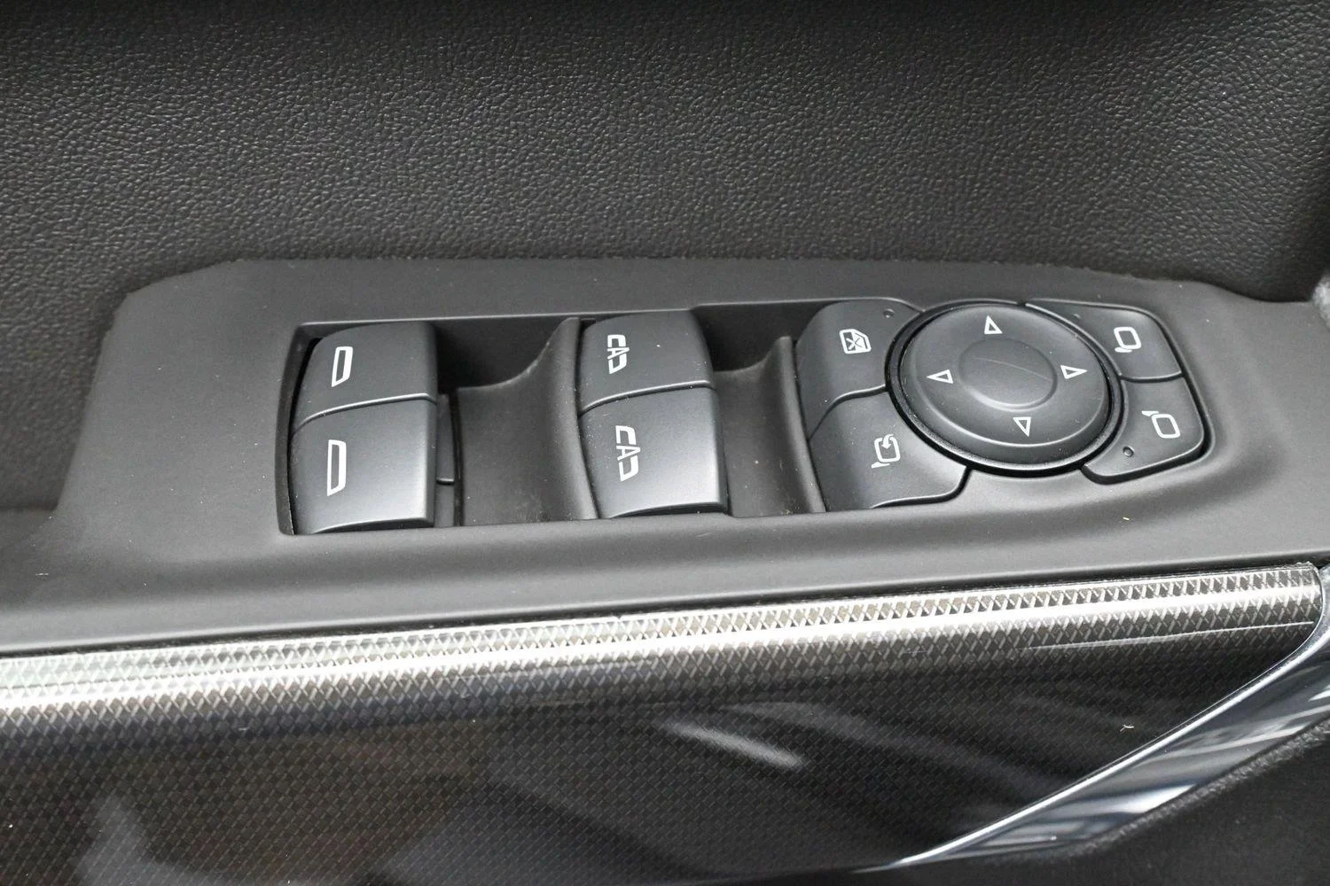 Used 2020 CARBON BLACK METALLIC GMC AT4 image 12