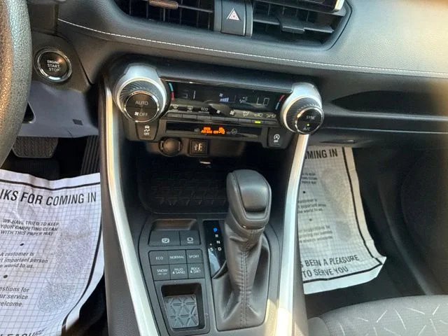 2024 Toyota RAV4 XLE - Photo 24