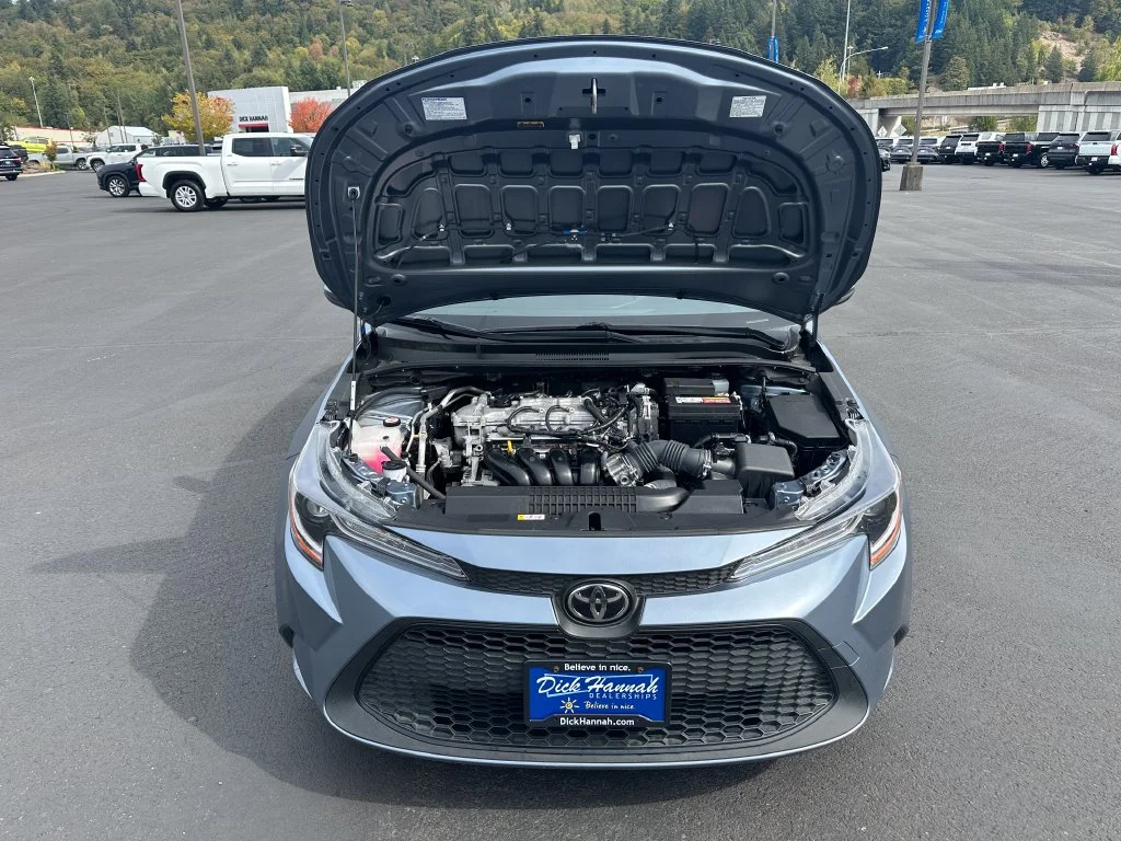 Certified Used 2022  Toyota LE image 5