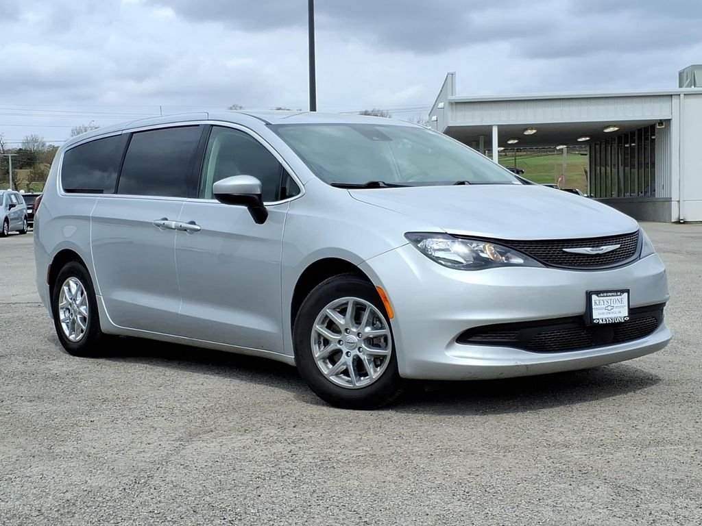 2023 Chrysler Voyager LX's photo