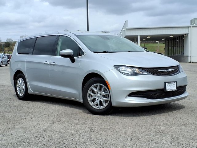 2023 Chrysler Voyager LX