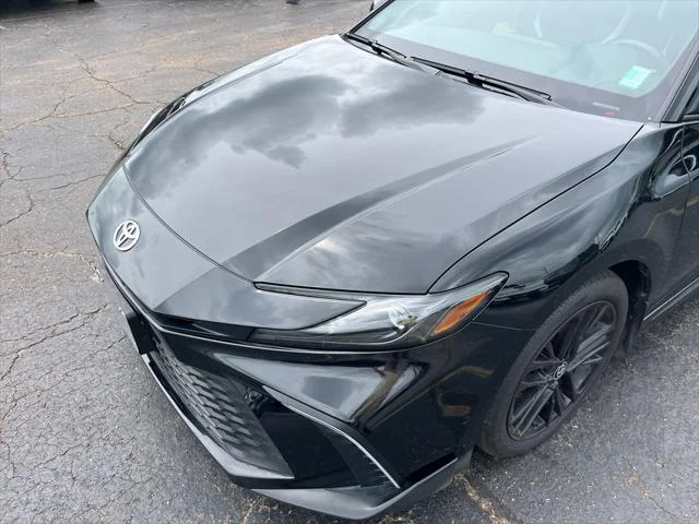 2025 Toyota Camry SE - Photo 9