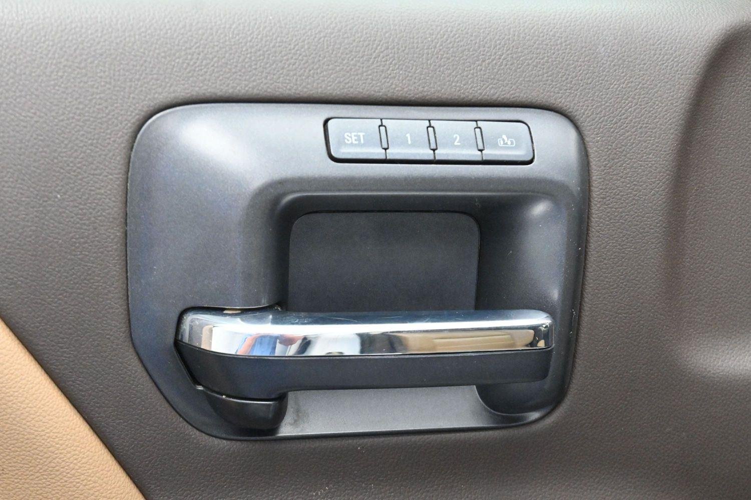 Used 2019 White Frost Tricoat GMC Denali image 10