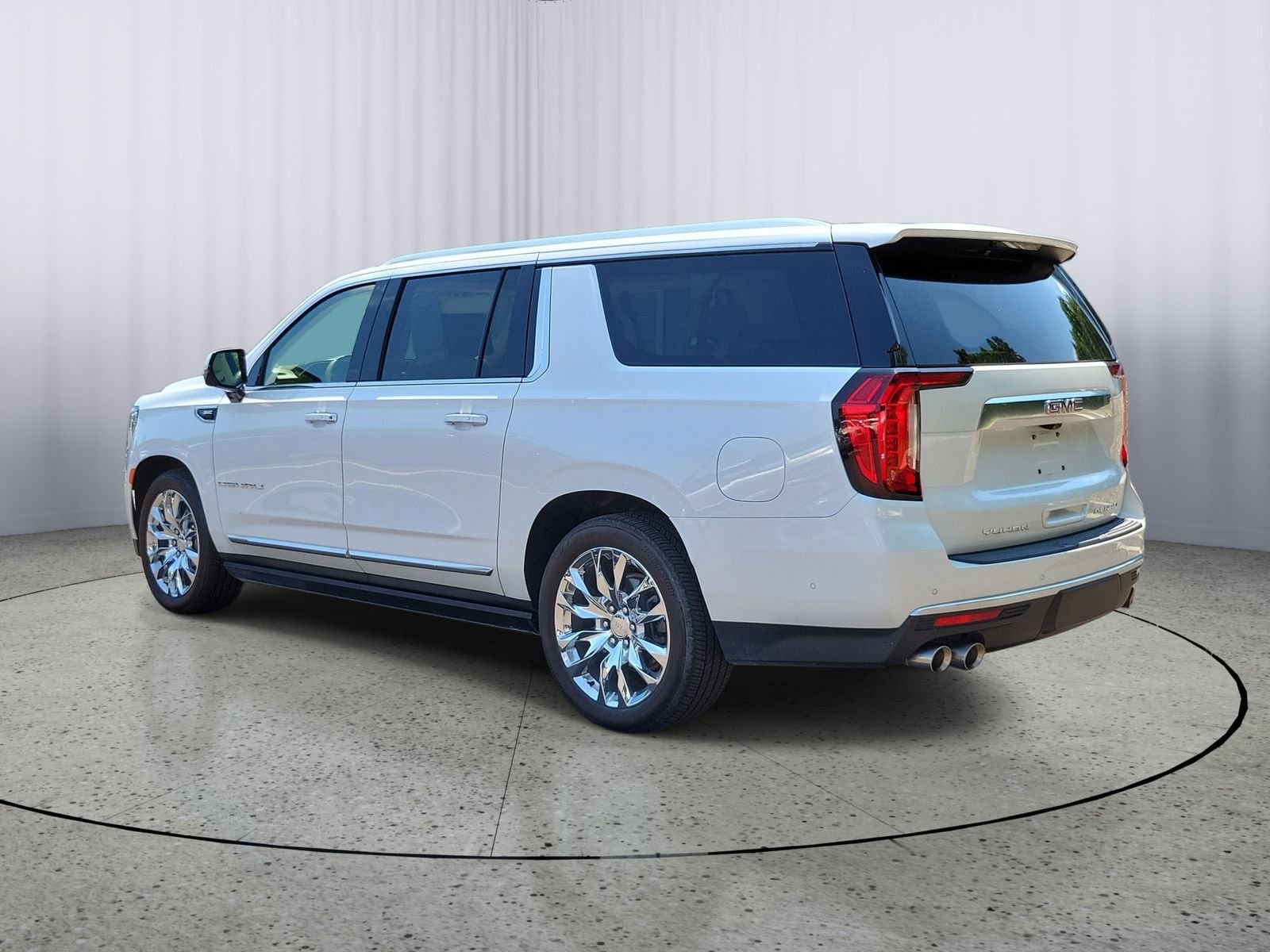 Used 2024 White GMC Denali image 4
