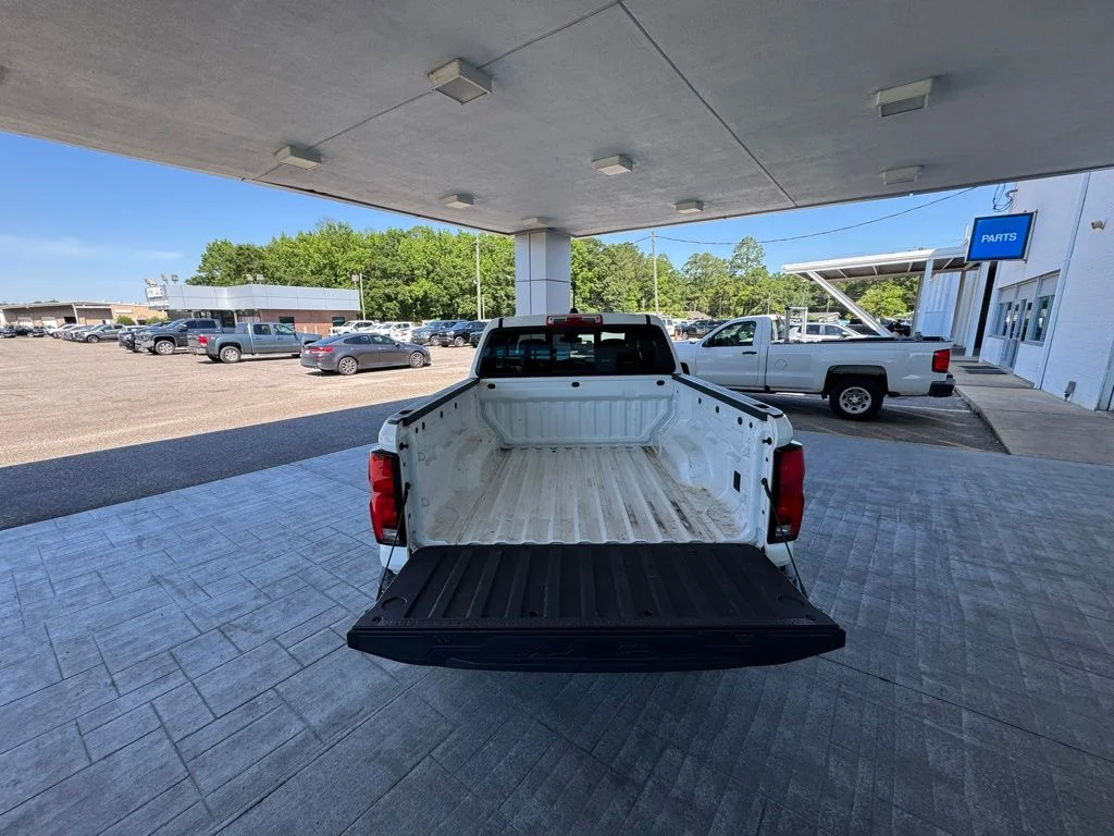 Used 2023 Summit White Chevrolet Z71 image 9