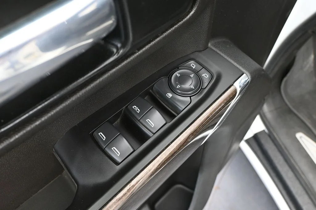Used 2022 White Chevrolet LT image 15