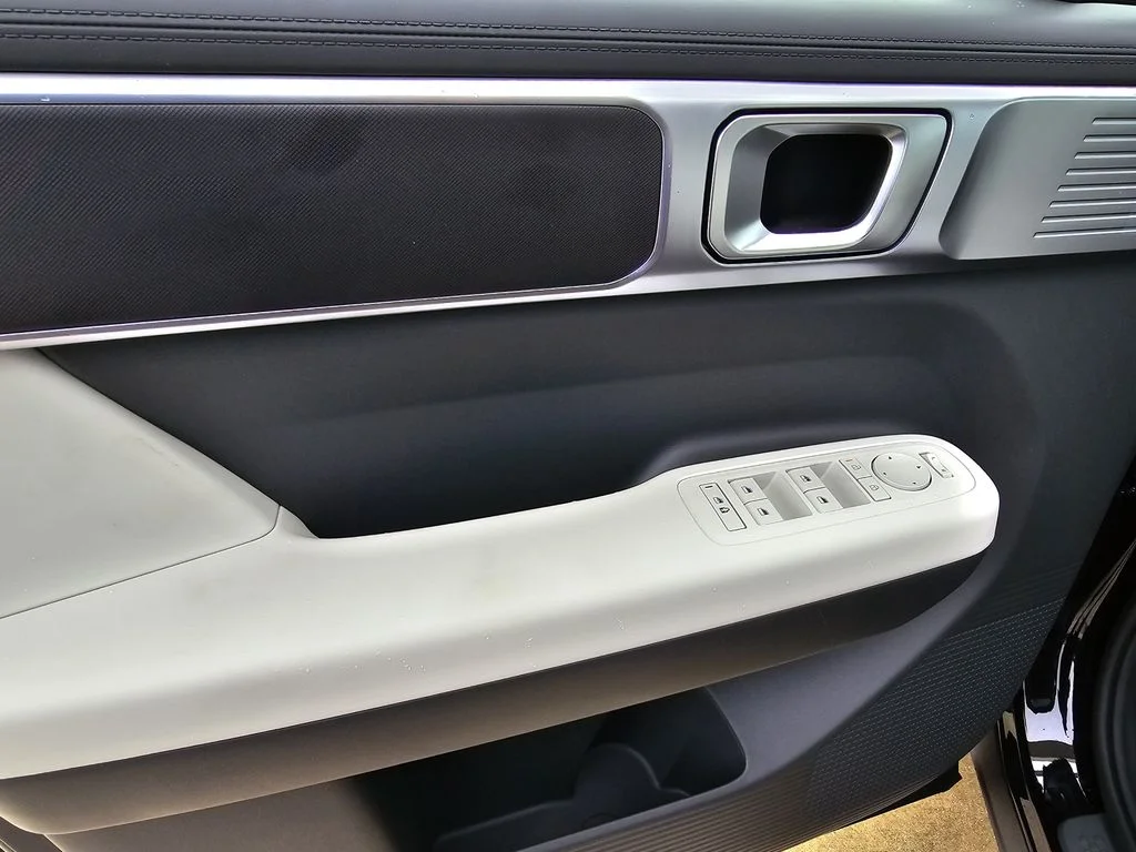 New 2027 Gray Hyundai SE image 15