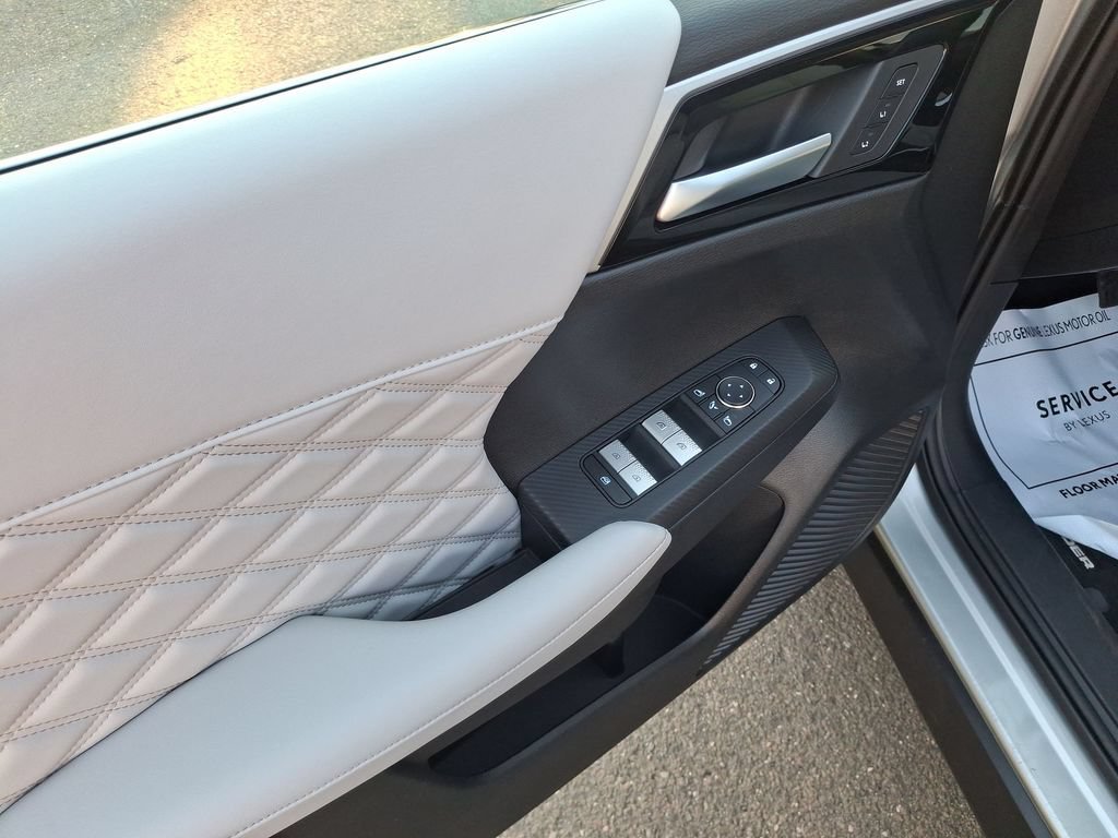 Used 2024 Mitsubishi Outlander Plug-In Hybrid SUV