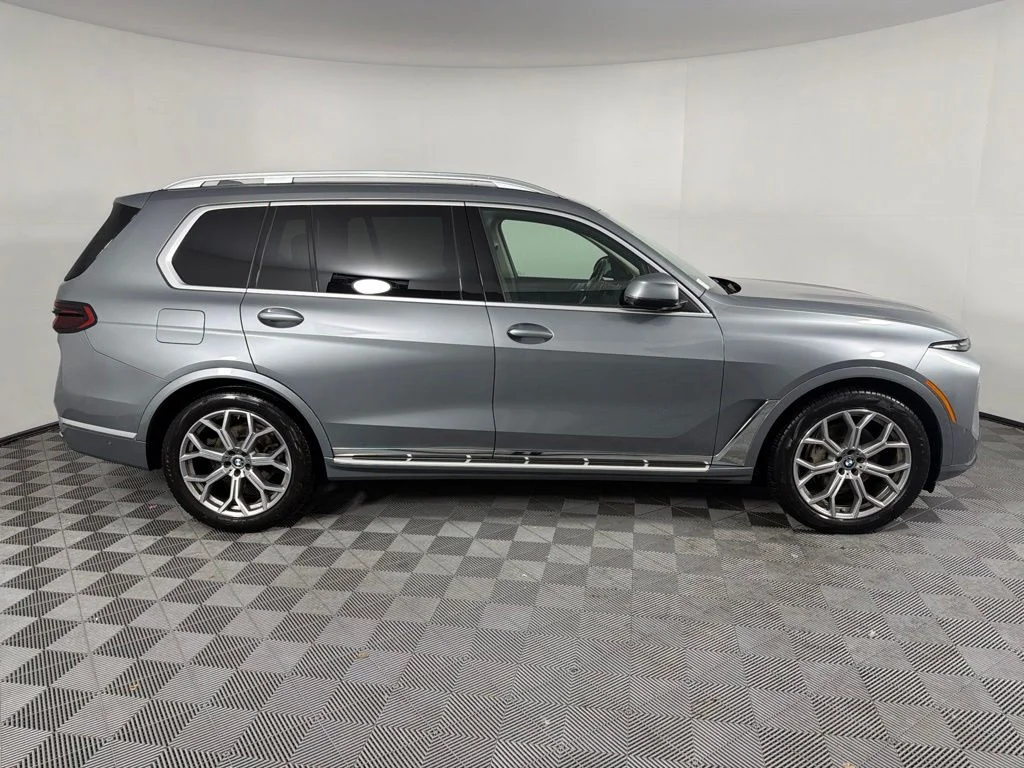 Used 2025 Gray BMW xDrive40i image 4