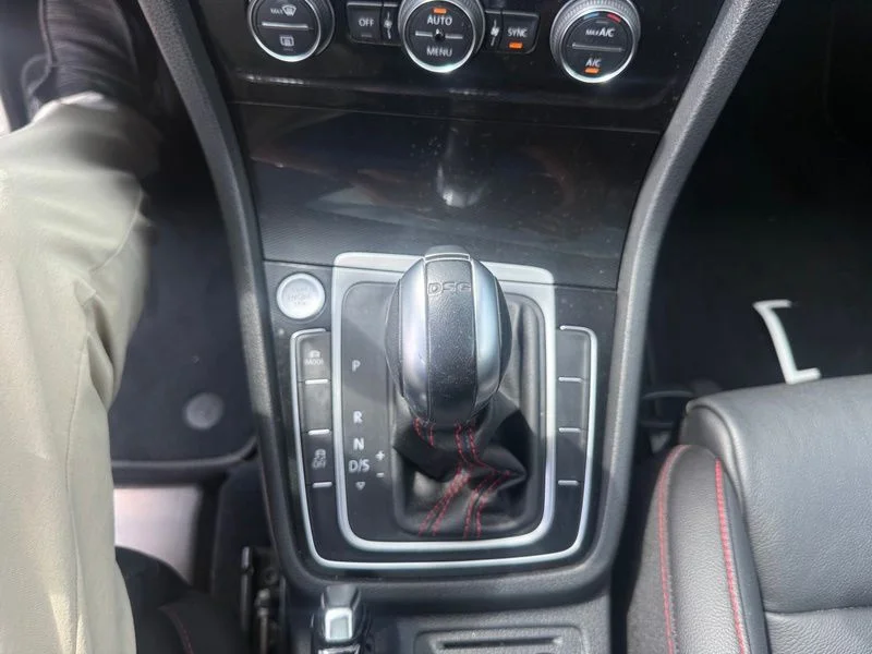 Used 2017  Volkswagen Autobahn image 14