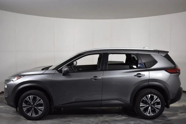 Used 2021 Gray Nissan SV image 4